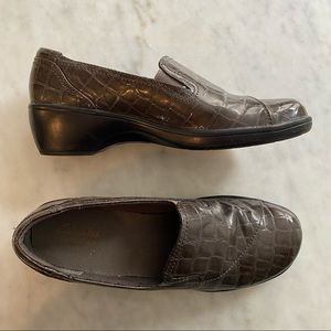 Clarks Bendables brown grey faux crocodile clogs